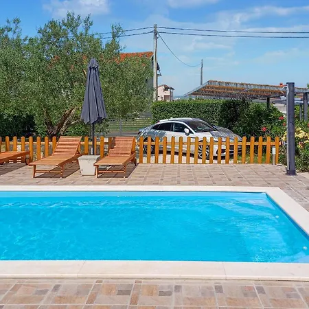 Holiday home Lovely In With Wifi