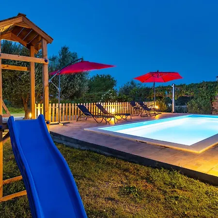 Holiday home Lovely In With Wifi Kraj (Zadar)