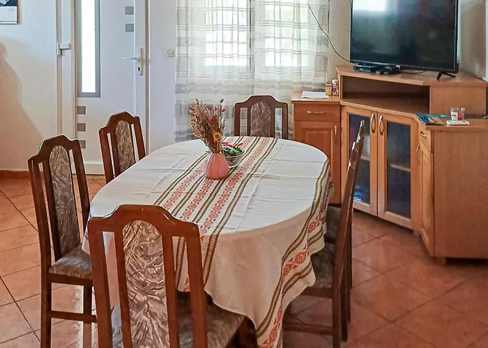 Stunning In Semesterbostad Kraj (Zadar)